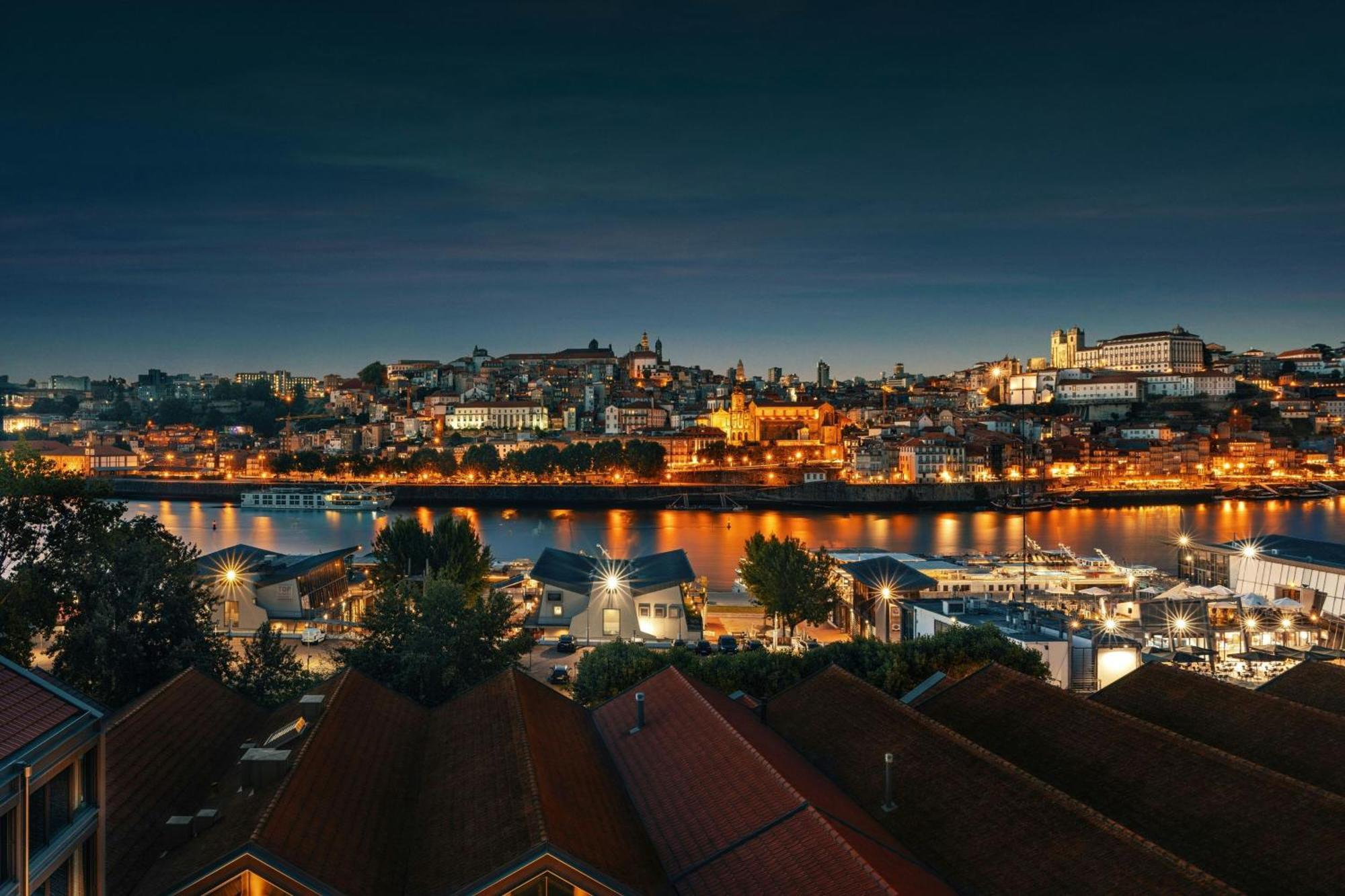 וילה נובה דה גאיה Forte De Gaia, Autograph Collection מראה חיצוני תמונה The city of Coimbra at night