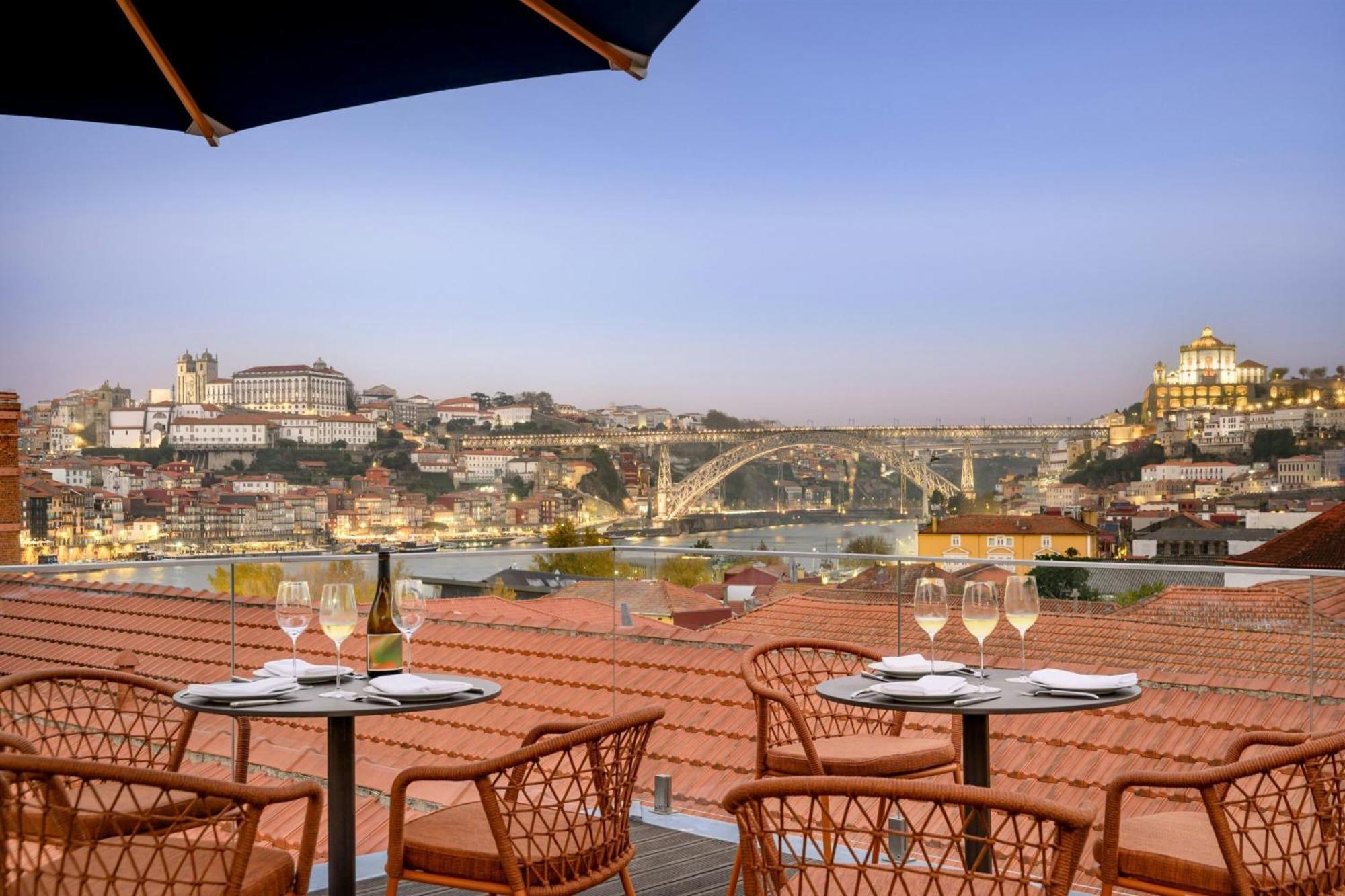 וילה נובה דה גאיה Forte De Gaia, Autograph Collection מראה חיצוני תמונה View from the hotel's rooftop bar